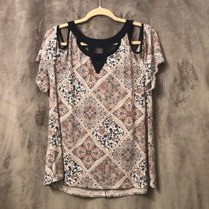 Naif cold shoulder top. 1X. EUC.